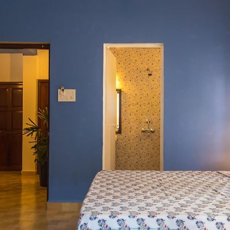 Hotel Coco Moon Morjim Esterno foto