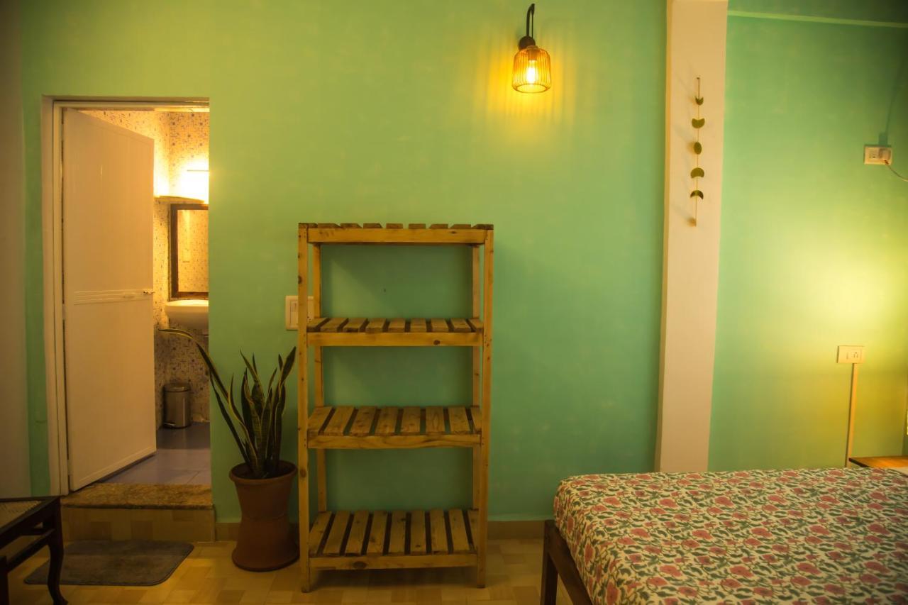 Hotel Coco Moon Morjim Esterno foto