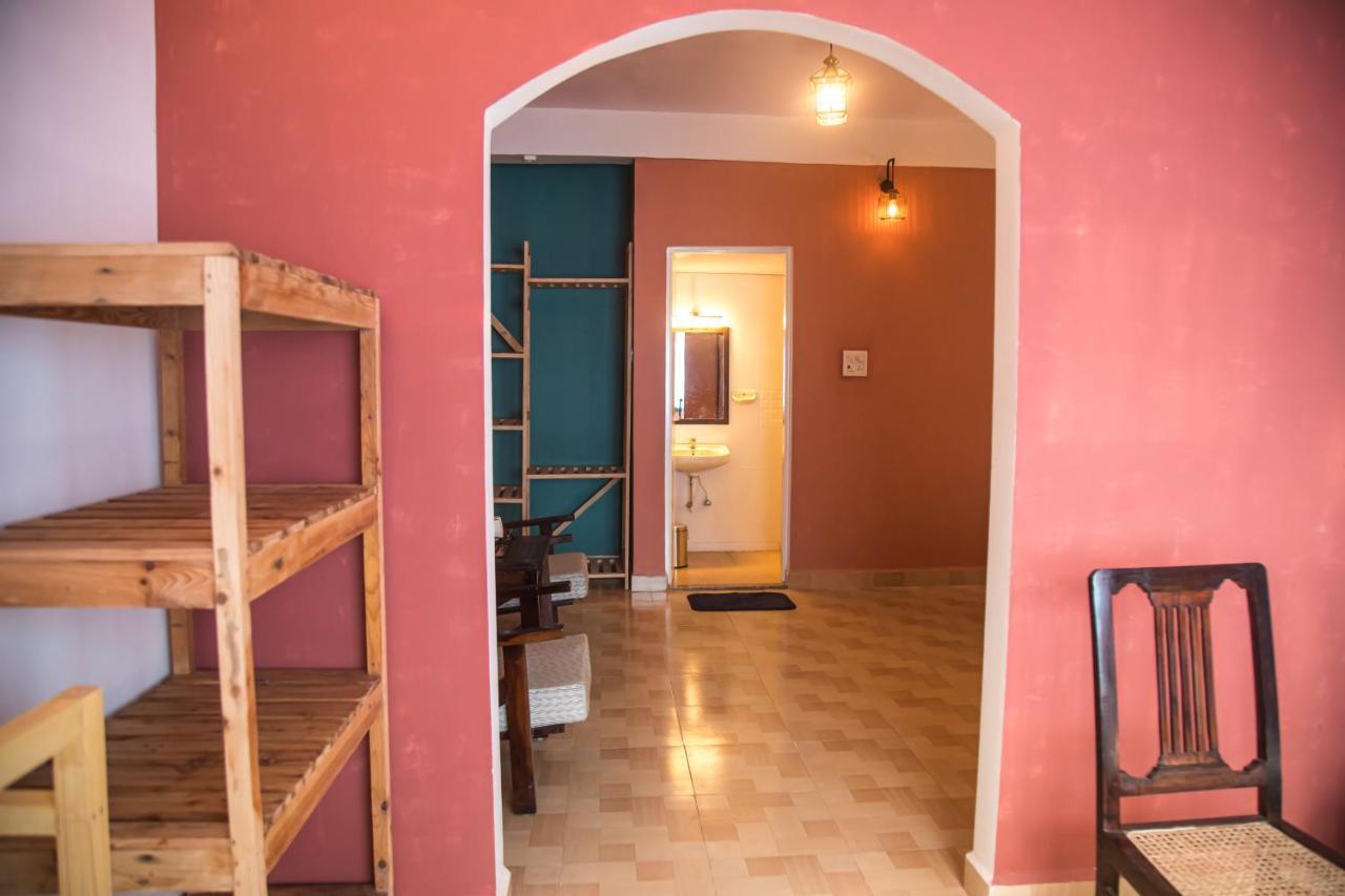 Hotel Coco Moon Morjim Esterno foto