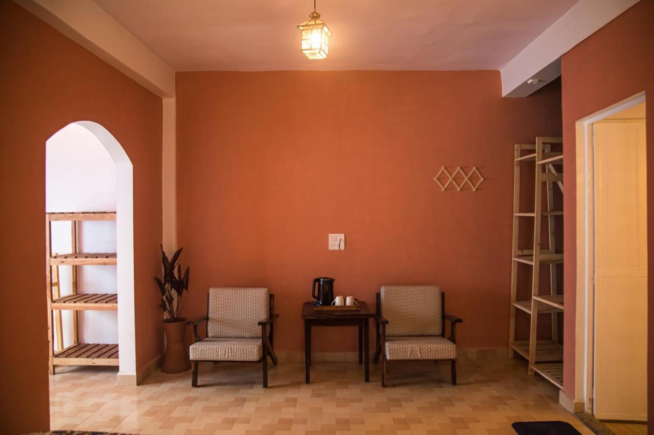 Hotel Coco Moon Morjim Esterno foto