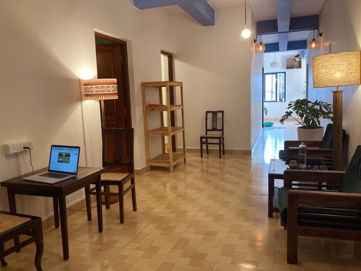 Hotel Coco Moon Morjim Esterno foto