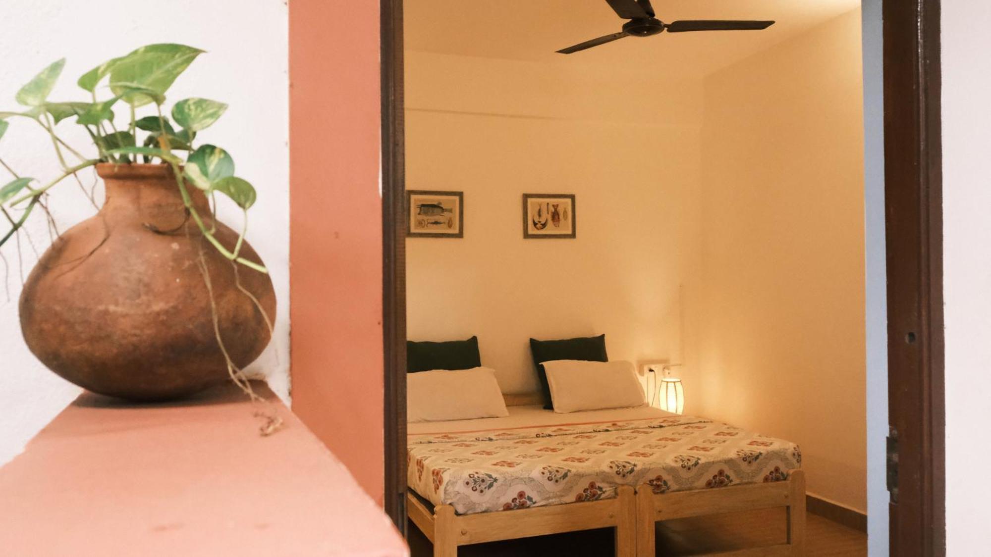 Hotel Coco Moon Morjim Esterno foto