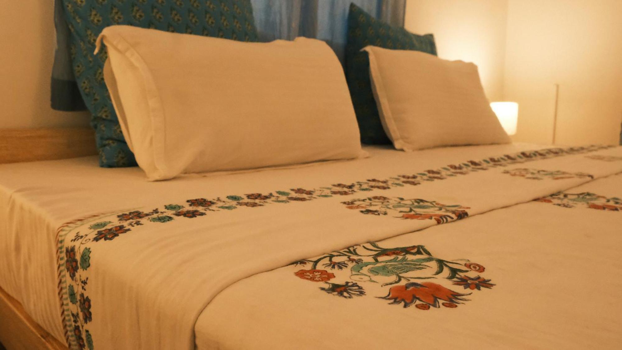 Hotel Coco Moon Morjim Esterno foto