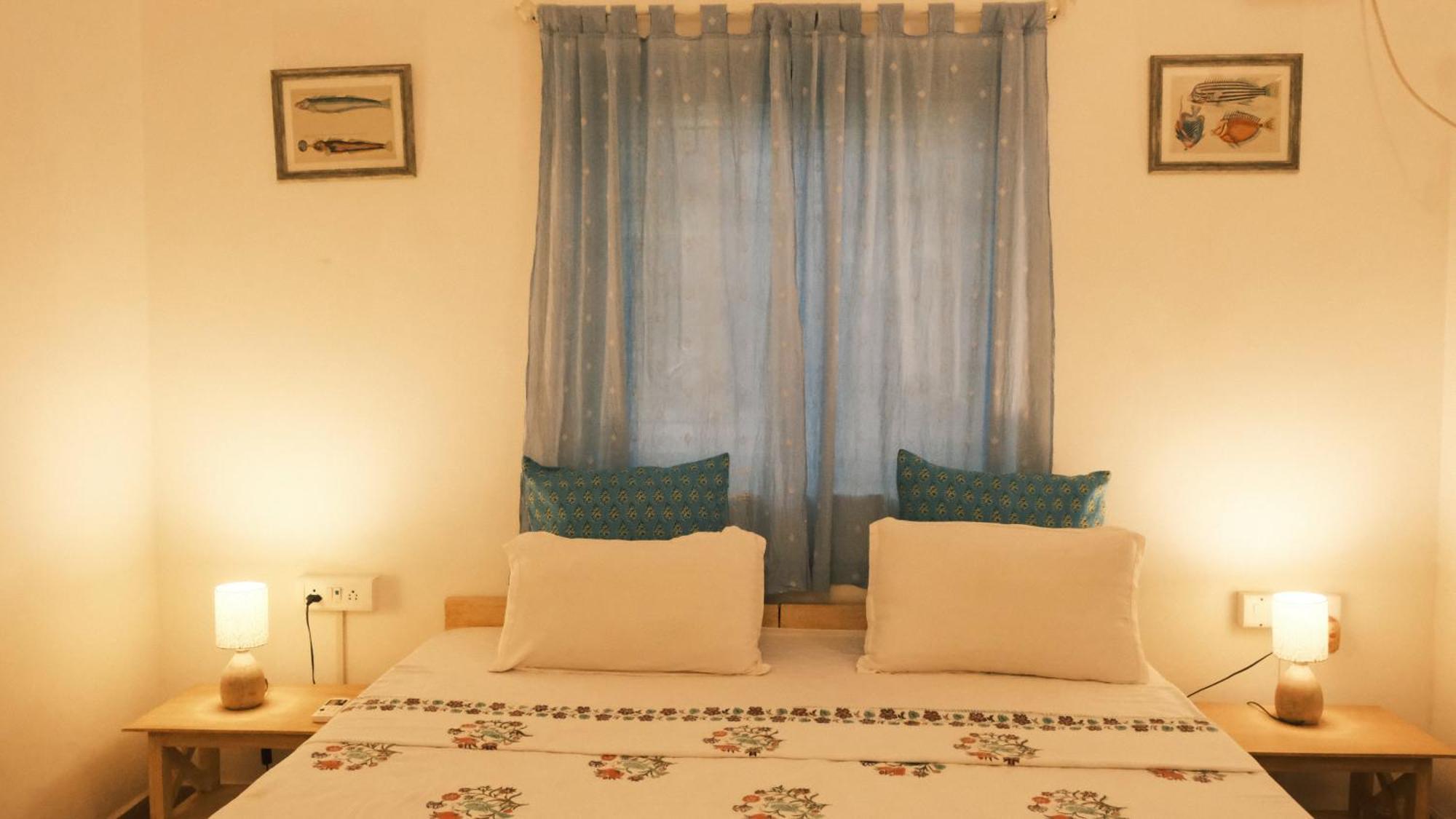 Hotel Coco Moon Morjim Esterno foto