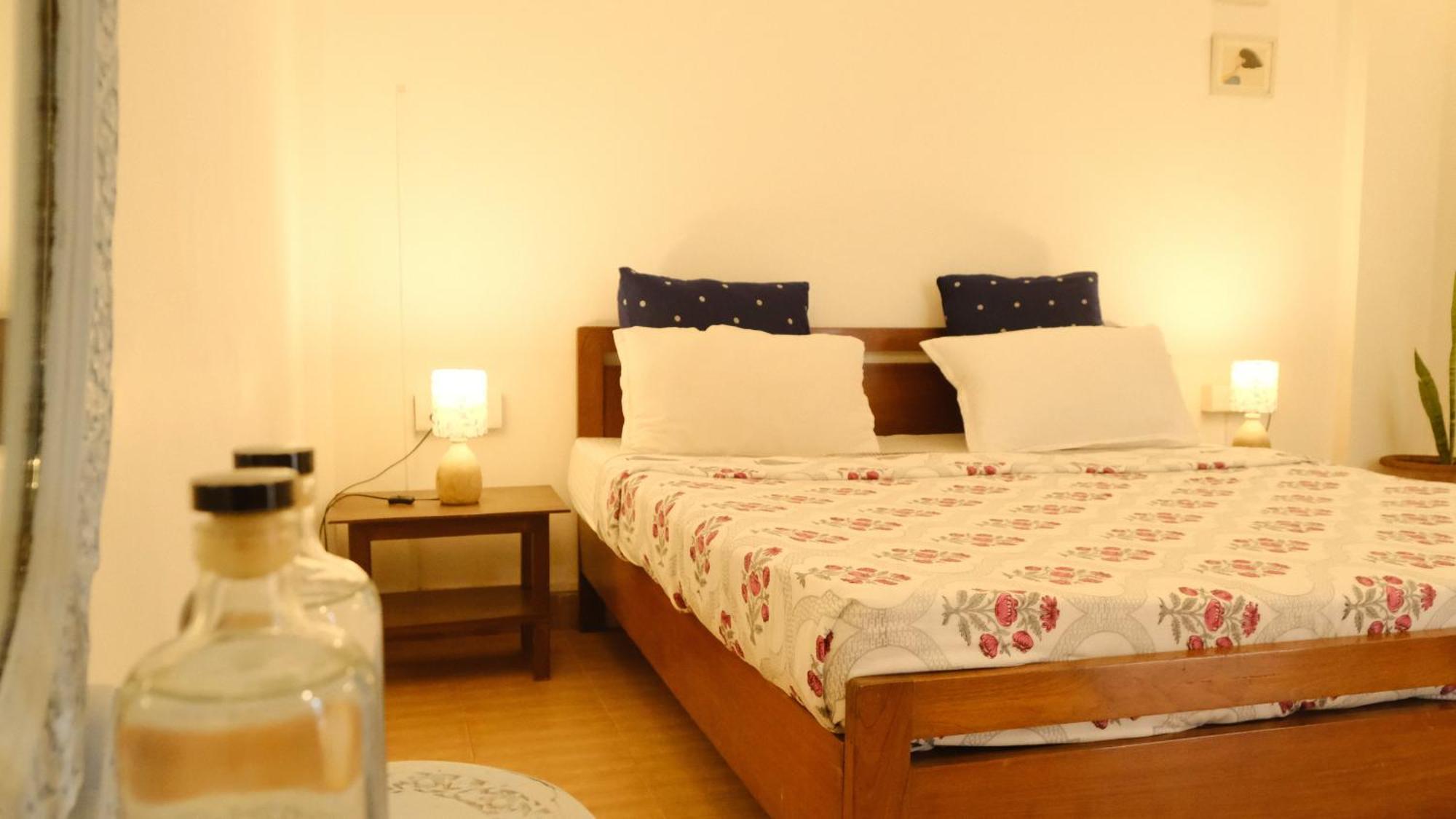 Hotel Coco Moon Morjim Esterno foto