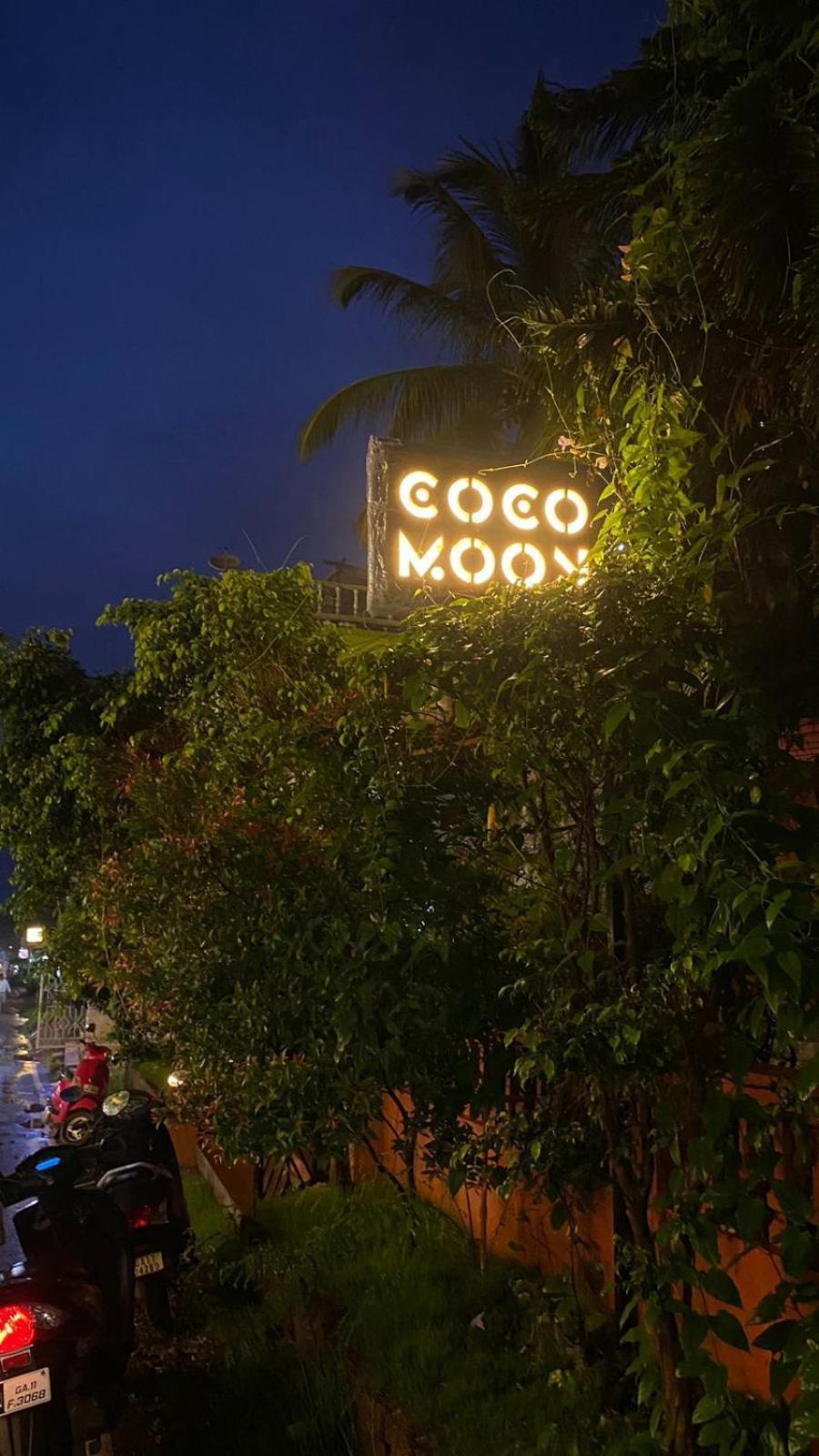 Hotel Coco Moon Morjim Esterno foto