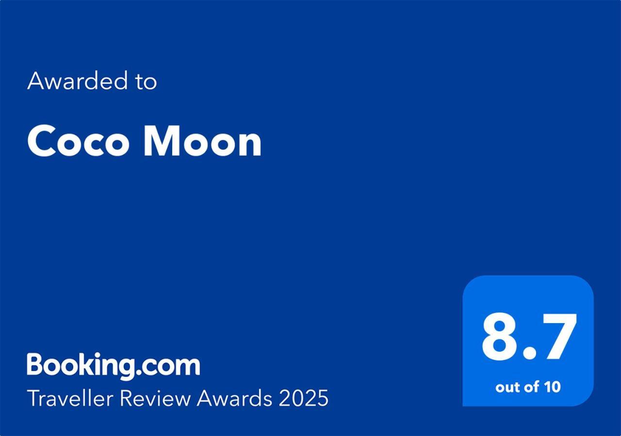 Hotel Coco Moon Morjim Esterno foto